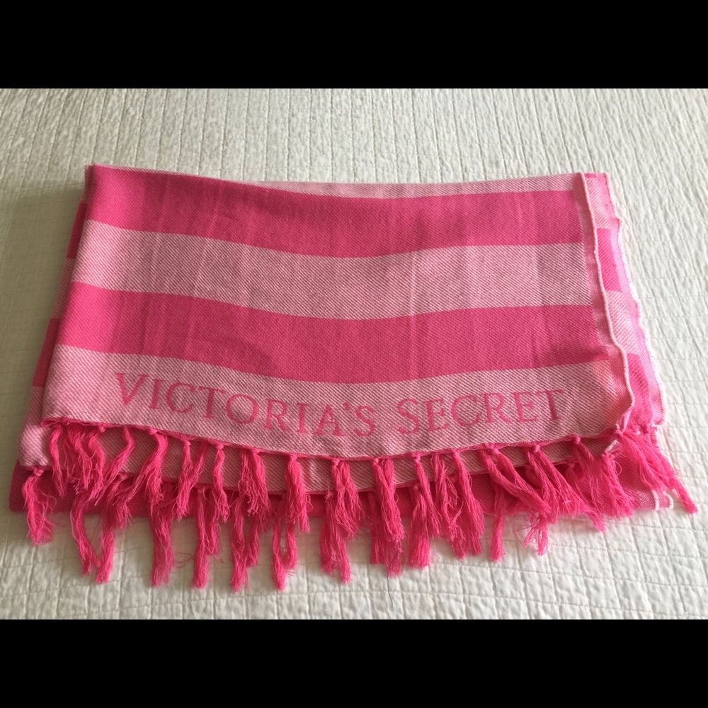 Victoria’s Secret cotton beach blanket w/ logo - Picture 2 of 11